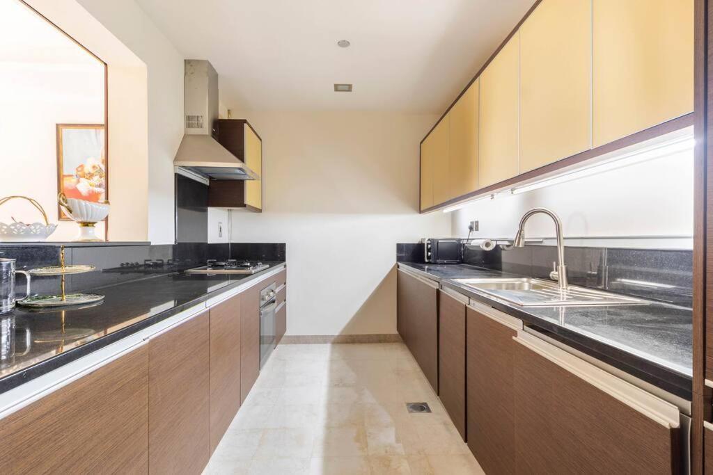 Luxury 1 Bedroom With A Private Beach Taj Granduer Residence At Palm Dubaj Kültér fotó